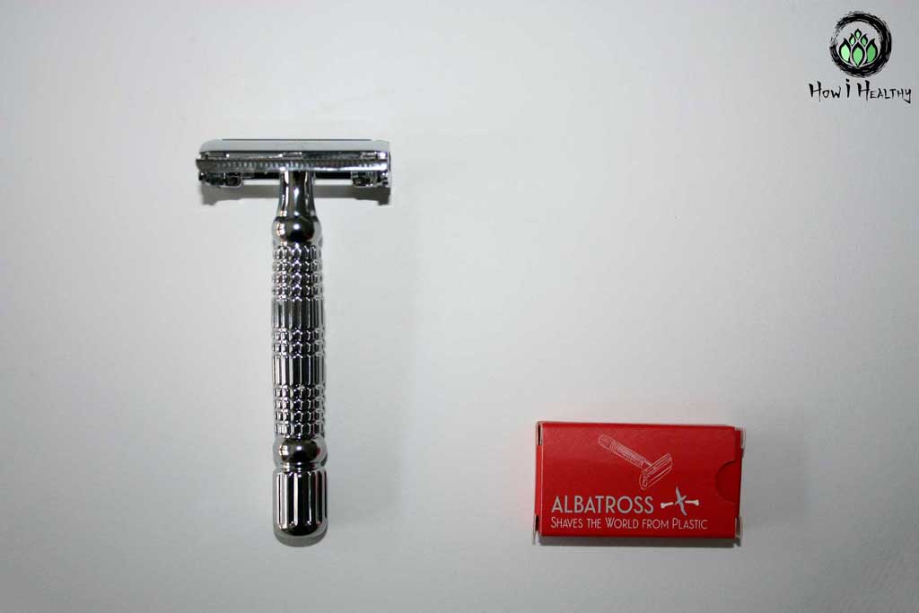 Albatross butterfly safety razor with red paper blade box.