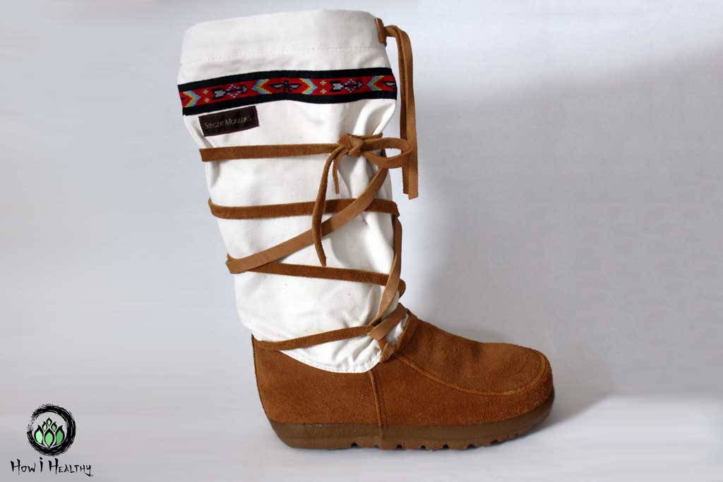 A single Steger Mukluks leather canvas snow boot.